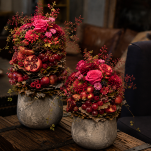 Composition contemporaine fleurs et fruits